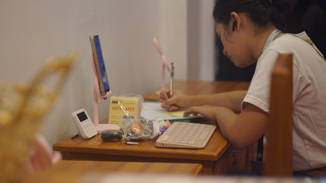 Siswa Middle School belajar digital